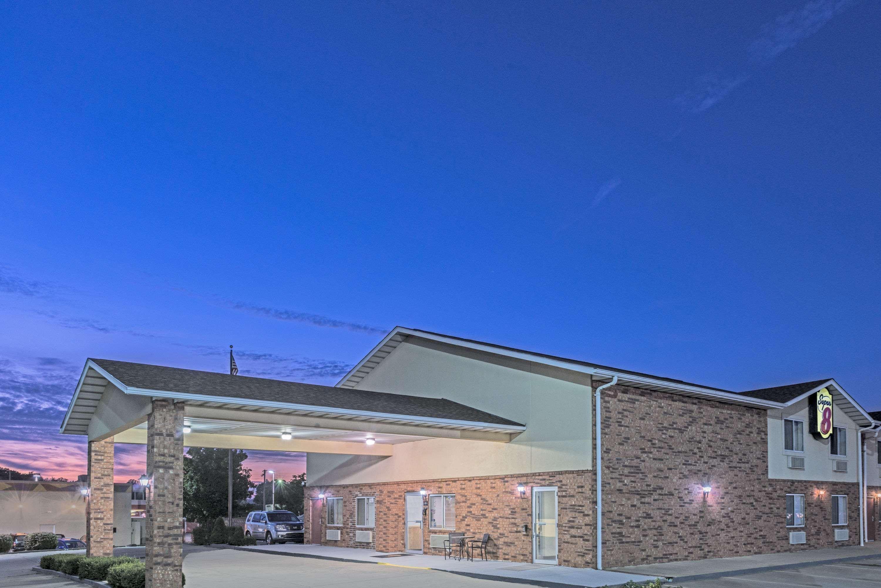 Hotel Super 8 By Wyndham Potosi Extérieur photo